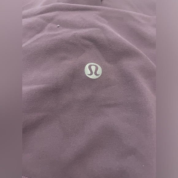 LULULEMON! Crop purple leggings in amazing condition - Picture 5 of 6